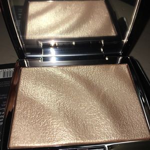 Anastasia Amrezy Highlighter ✨😍